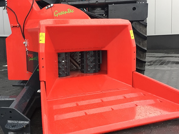 2 agressive infeed rollers.
